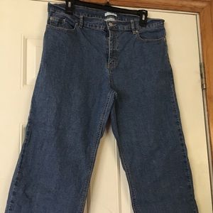 host pick! 🎉🎉🎉🎉Village stretch Liz Claiborne blue jeans capris